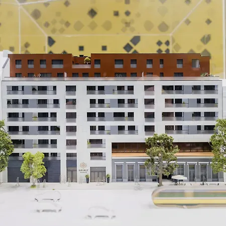 Stylish Ground-floor Comfort W Terrace & Parking Apartament