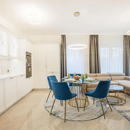 Stylish Ground-floor Comfort W Terrace & Parking Apartament *