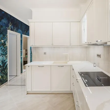 Stylish Ground-floor Comfort W Terrace & Parking * Budapest