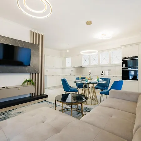 Stylish Ground-floor Comfort W Terrace & Parking Apartamento *