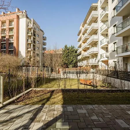 Apartment Stylish Ground-floor Comfort W Terrace & Parking *