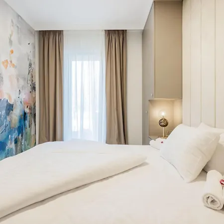 Stylish Ground-floor Comfort W Terrace & Parking Apartment Budapest