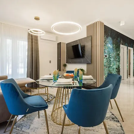 Stylish Ground-floor Comfort W Terrace & Parking *