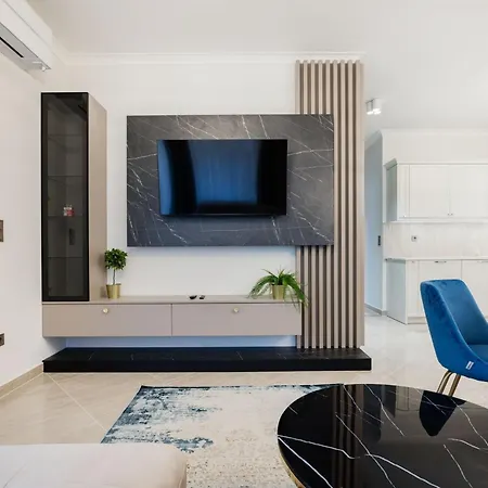 Apartment Stylish Ground-floor Comfort W Terrace & Parking *