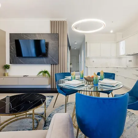 Stylish Ground-floor Comfort W Terrace & Parking Apartment Budapest