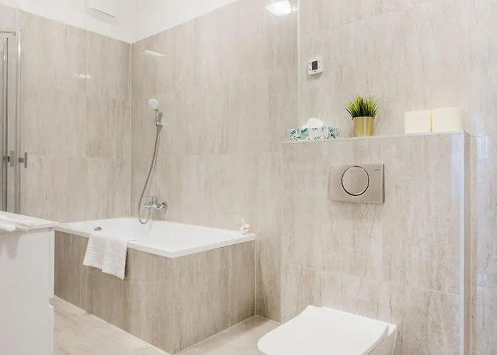 Stylish Ground-floor Comfort W Terrace & Parking 公寓 布达佩斯