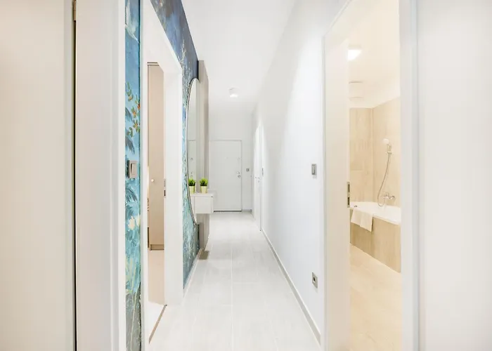Stylish Ground-floor Comfort W Terrace & Parking * 布达佩斯