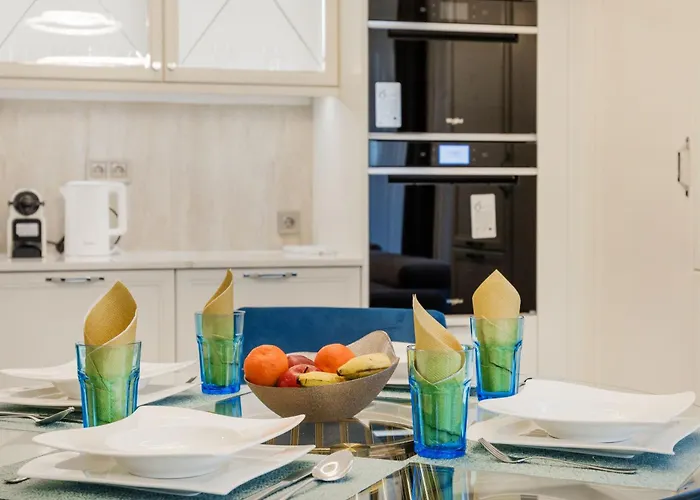 Stylish Ground-floor Comfort W Terrace & Parking *