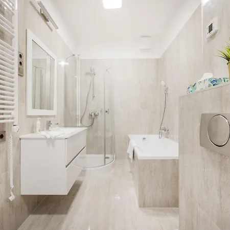 Stylish Ground-floor Comfort W Terrace & Parking Appartement *